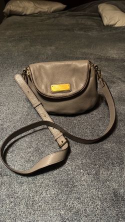Marc Jacobs Classic Q Natasha Taupe Leather Crossbody good 👍🏻