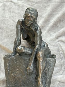 Lady Sitting On The Edge ( Rodin Bronze )