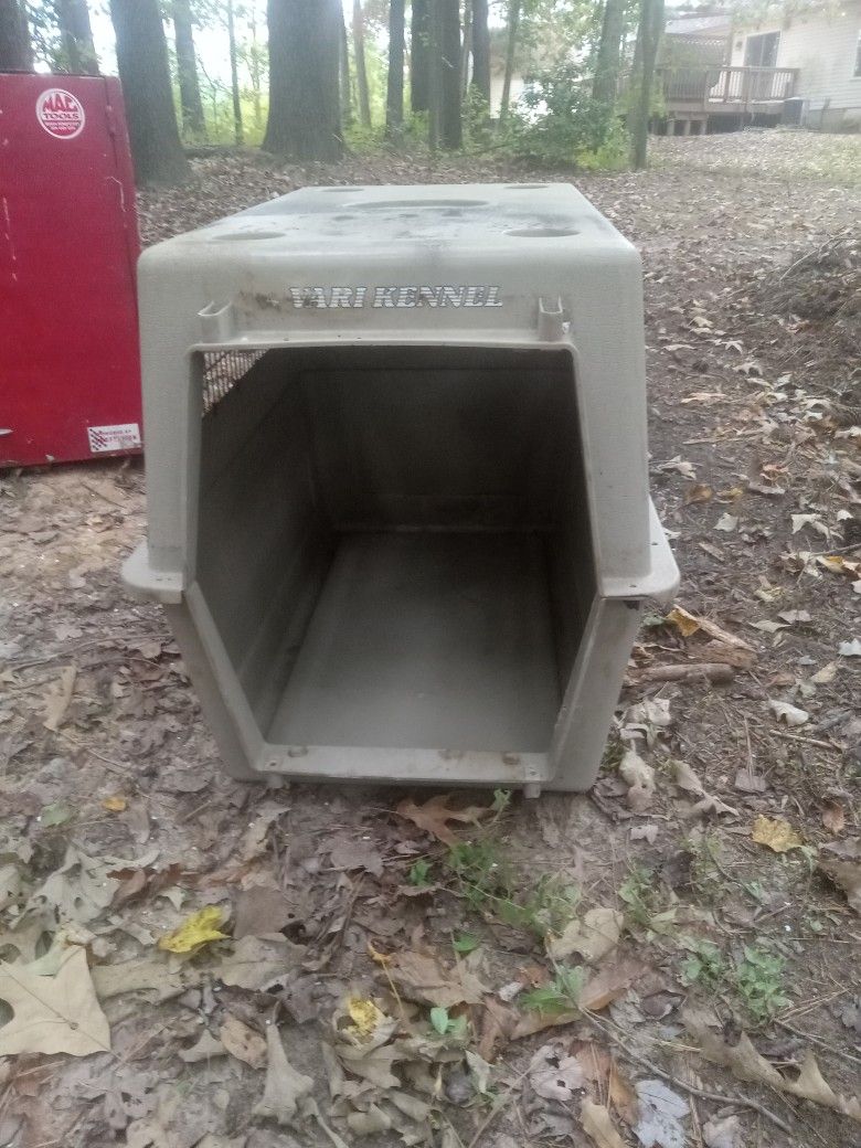 Kennel By VARI GREAT SHAPE FOR LARGE DOGS 