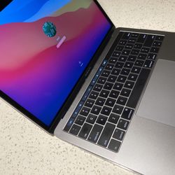 13" MacBook Pro 2017 with Touch Bar