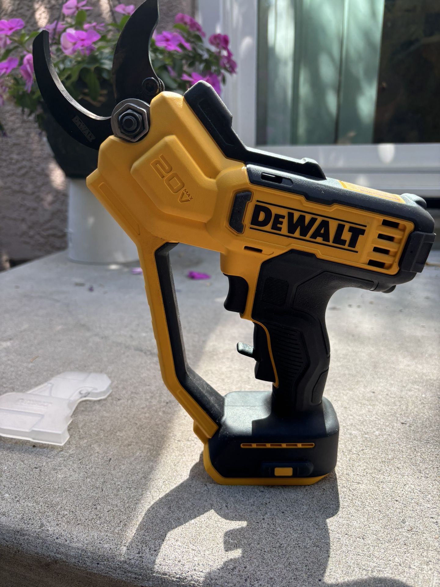 Dewalt 20v Pruner 