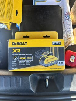 DeWalt 20V MAX XR POWERSTACK 3.5Ah Battery + Charger Kit