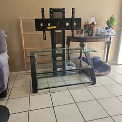 TV stand ,in a good condition  