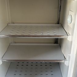 UPRIGHT FREEZER 30 Width 67 LENGTH 
