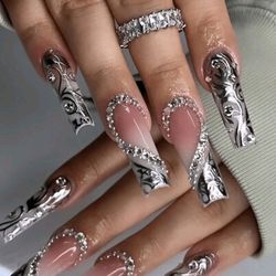 WOMEN'S ELEGANT PRESS ON NAILS 24 PCS