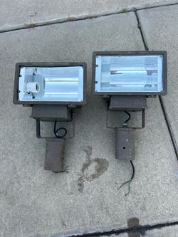 Unbranded pole top mount flood lights w/ ballast