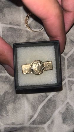 The world is yours gold ring