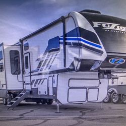2022 ROAD WARRIOR 37ft Toy Hauler 5/w