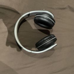 Headphones For Sell I Used Barley Used Tejm I Just Don’t Wnat Them Anymore So Am Selling Them It’s In Good Condition
