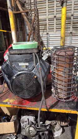 Briggs and Stratton 18hp vanguard engine with 12v battery. New filters and oil. Good powerful engine