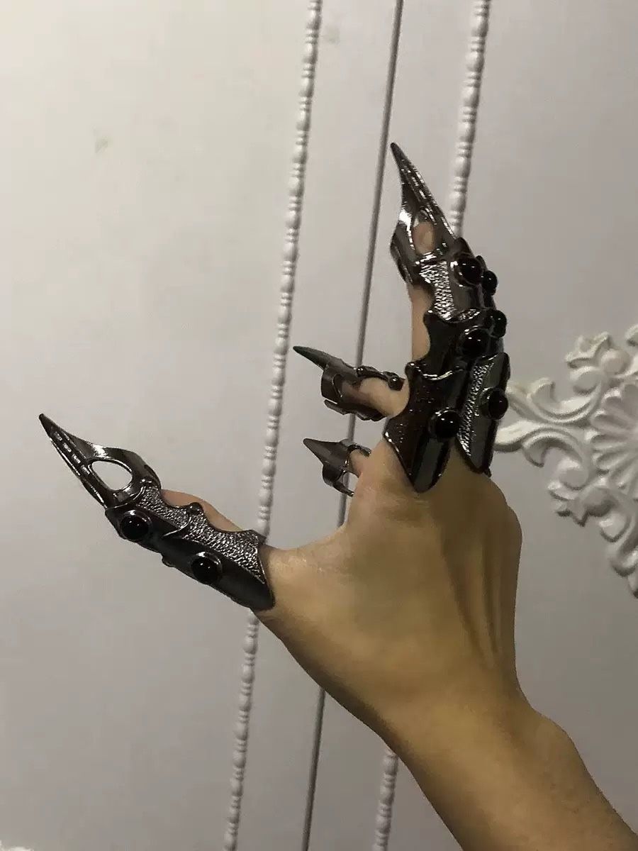 Spiked Metal Finger Claws