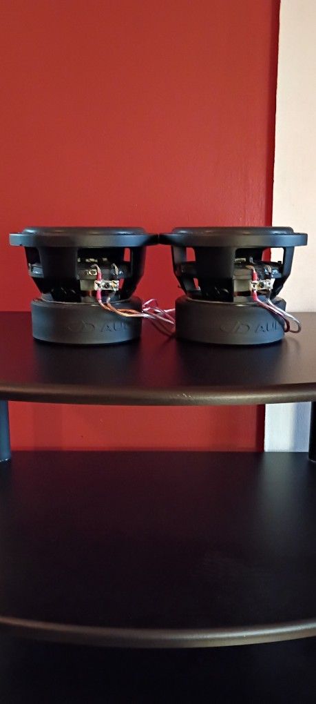 2 6.5" Subwoofers