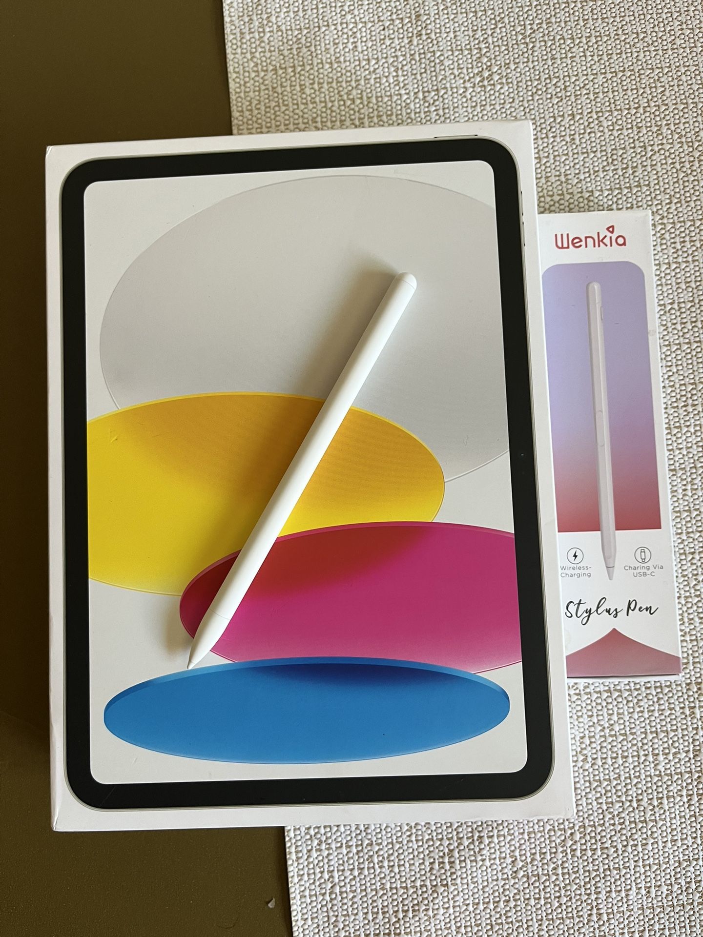 Apple iPad 10th Generation (2022 model /new Open Box ) 64GB Wi-Fi + Cellular with pencil, keyboard & case