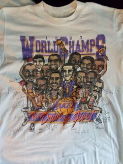 Vintage Lakers t shirt sz small