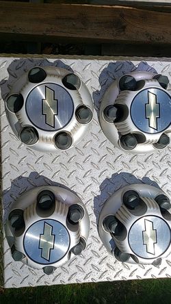 2005 Silverado Stock Center Caps,make me an offer