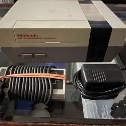 Vintage 1985 Nintendo Entertainment System