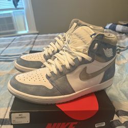 Jordan 1 Hyper Royals 