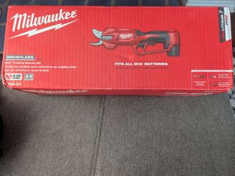 Milwaukee m12 pruning shears kit