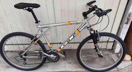 GT Aggressor Mountain Bike (53 CM Frame)