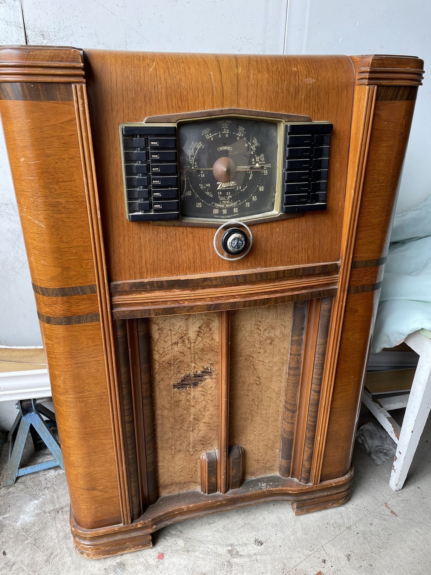 1940s Zenith Floor Radio