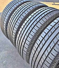 225/65/17 Michelin vendo un set de llantas usadas excelente condiciones de vida las 4 ✅🤩I am selling a set of used tires, all 4 in excellent living c