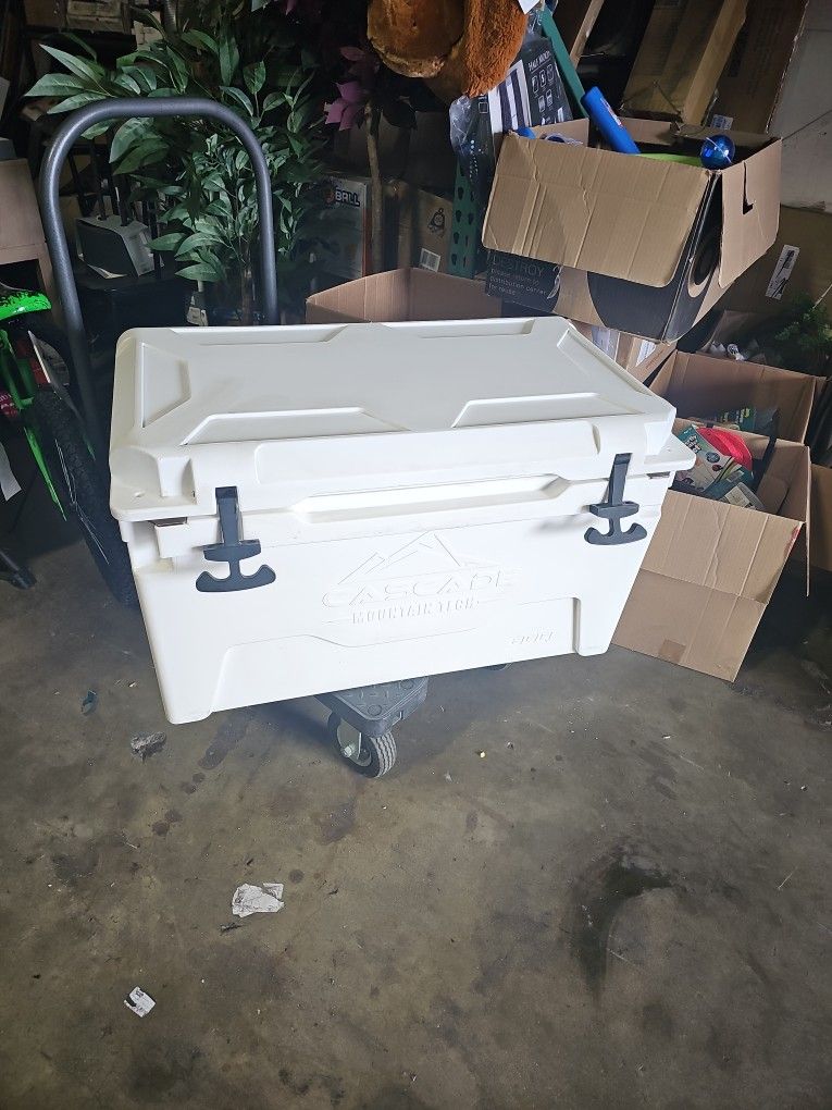 Cascade Mountain Tech 80 Quart Rotomolded Cooler