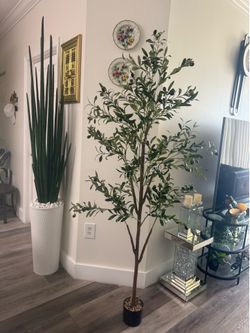 Pretty artificial plant Olive 🫒 tree  6 ft tall ! Brand New