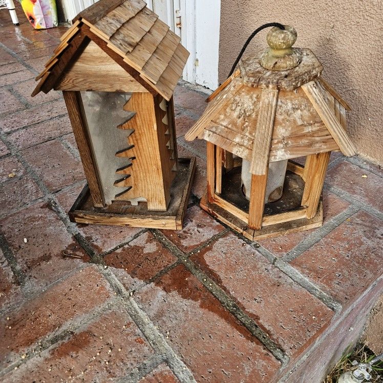 Beautiful, Charming Cedarwood Bird Feeders