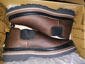 12 wide Triumph Romeo slip on