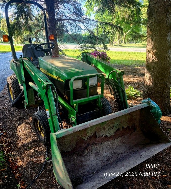 John Deere 2210 Tractor