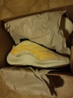 Yeezy 700 V3