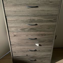 Dresser 
