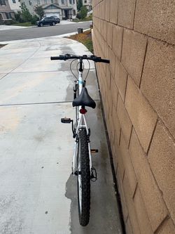 White Mountain Bike with Knobby Tires