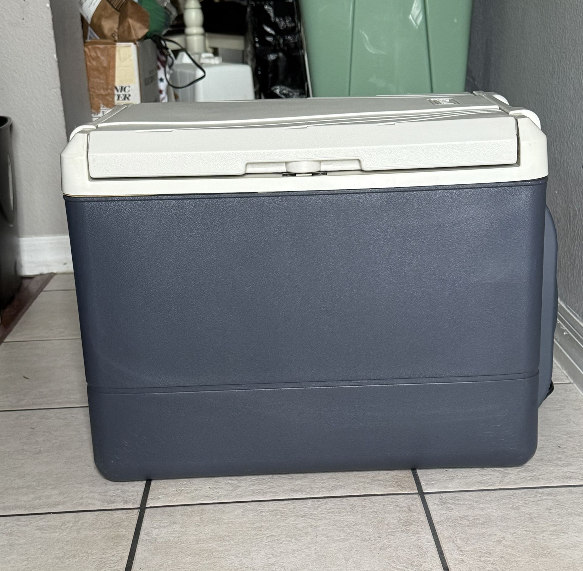 Coleman PowerChill 40 Quart Thermoelectric Cooler Model 5645 | Price is Firm
