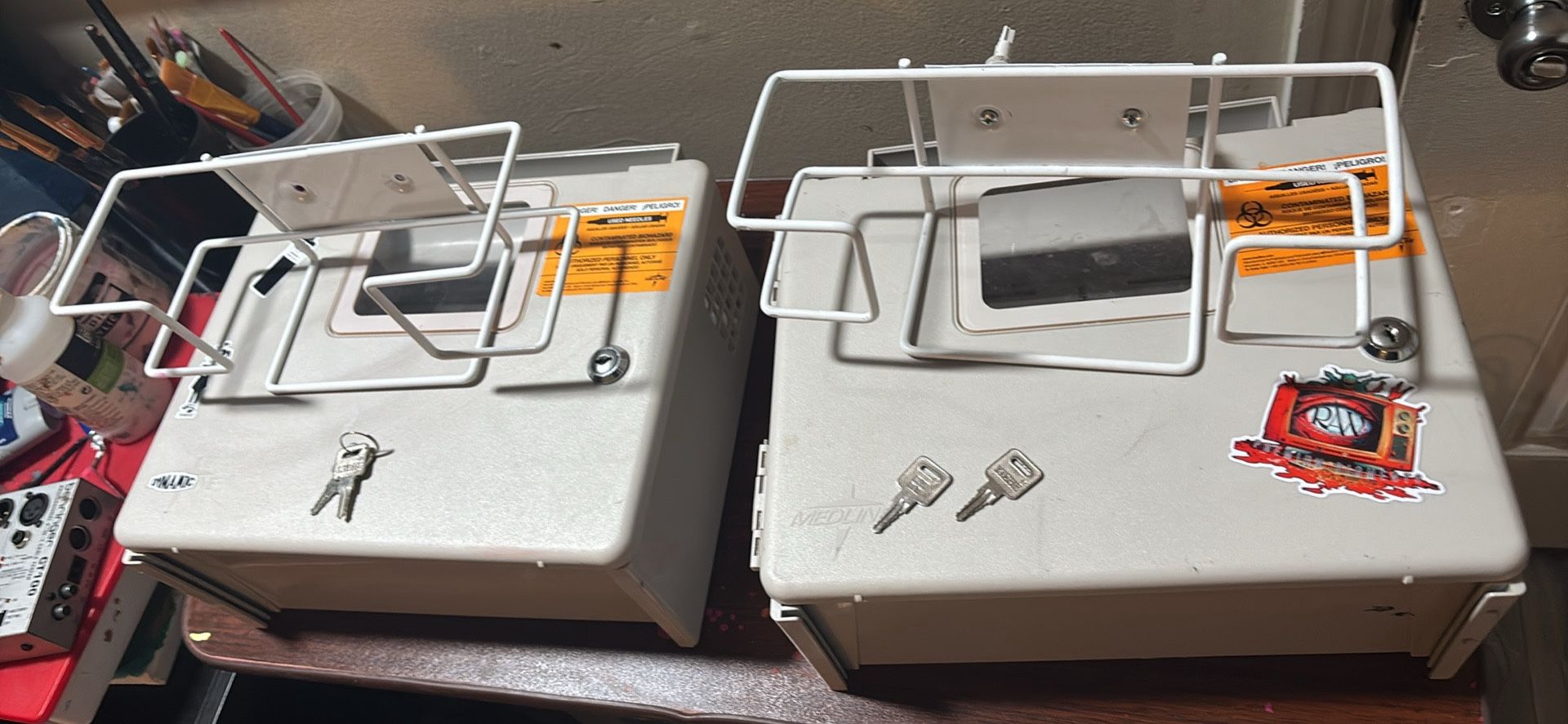 2xBiohazard sharps / glove box hanger / keys
