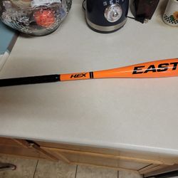  NEW USA  EASTON HEX ALX501 SIZE 28/18oz. $40 FIRM PRICE 