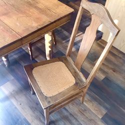 Square Rustic Oak 5 Leg Antique Table With 4 Chairs. 