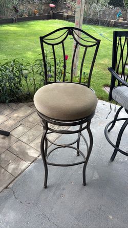 2 Bar stools
