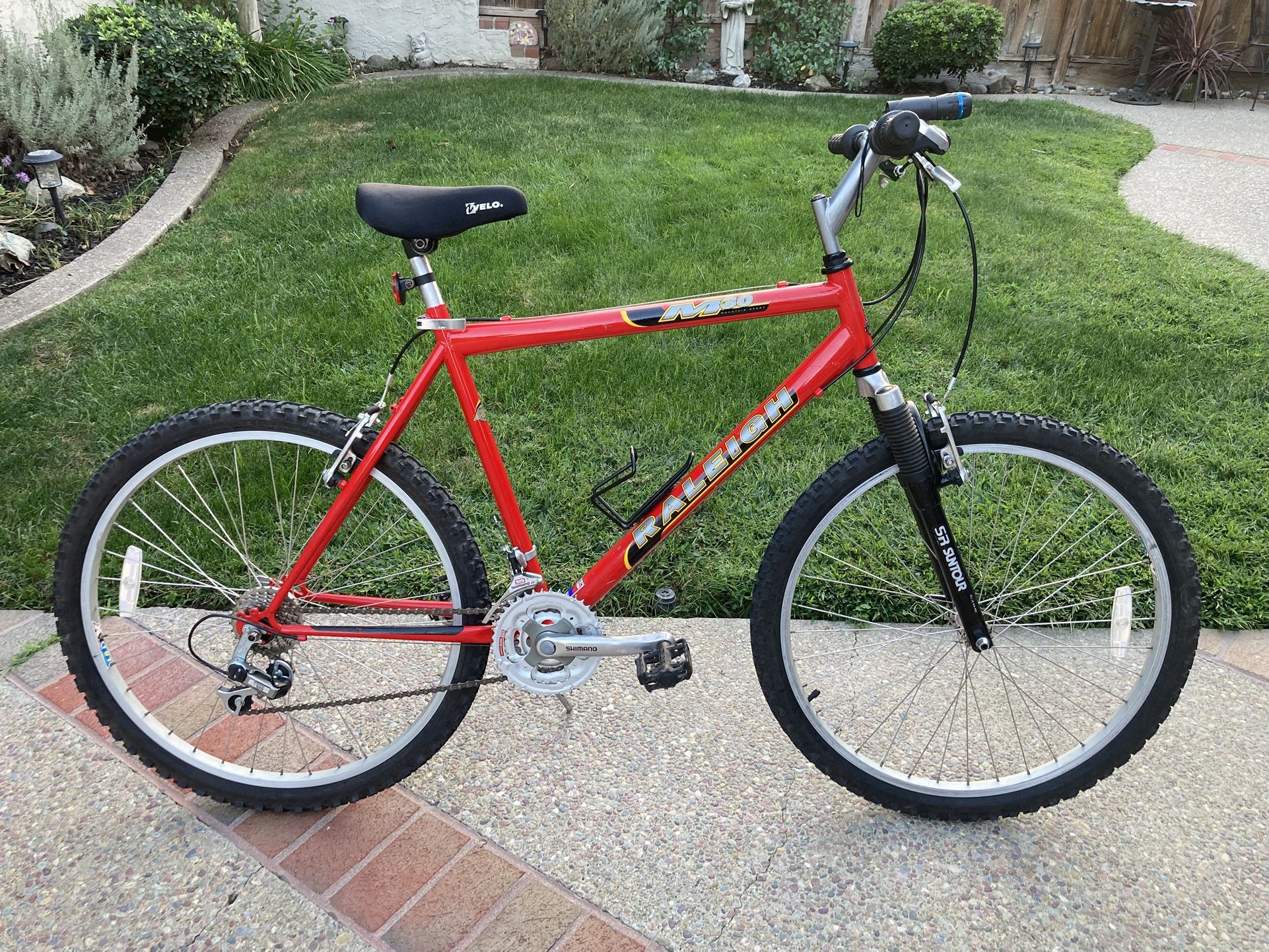 Raleigh M30 Mountain Bike Like New. 26” Wheel