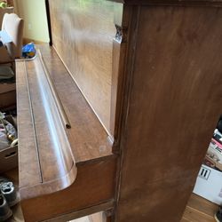 Free Upright Piano And Bench