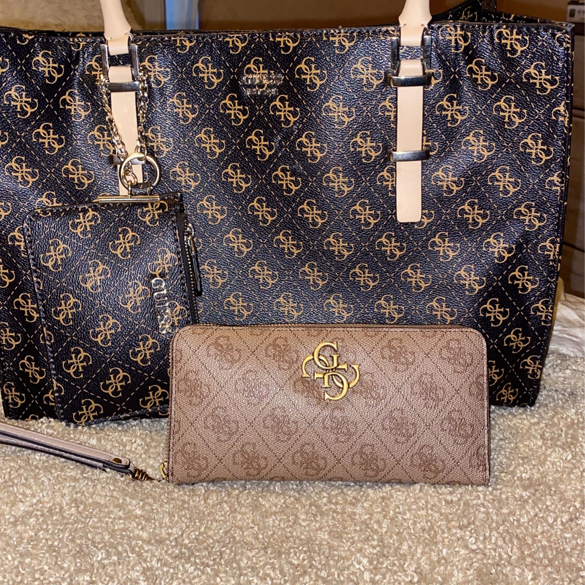 Guess Purse With Wallet for Sale in Soledad, CA - OfferUp