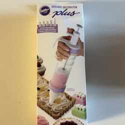 Cake Decorator 