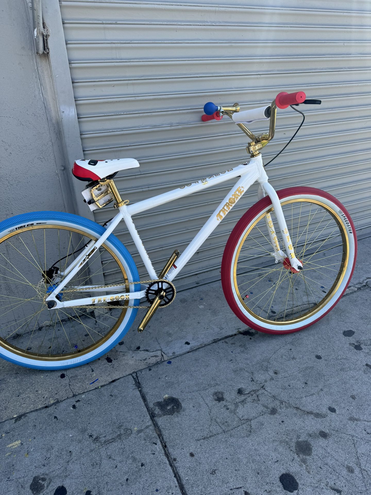 Throne Torta Magnet Aka Foos Gone Wild