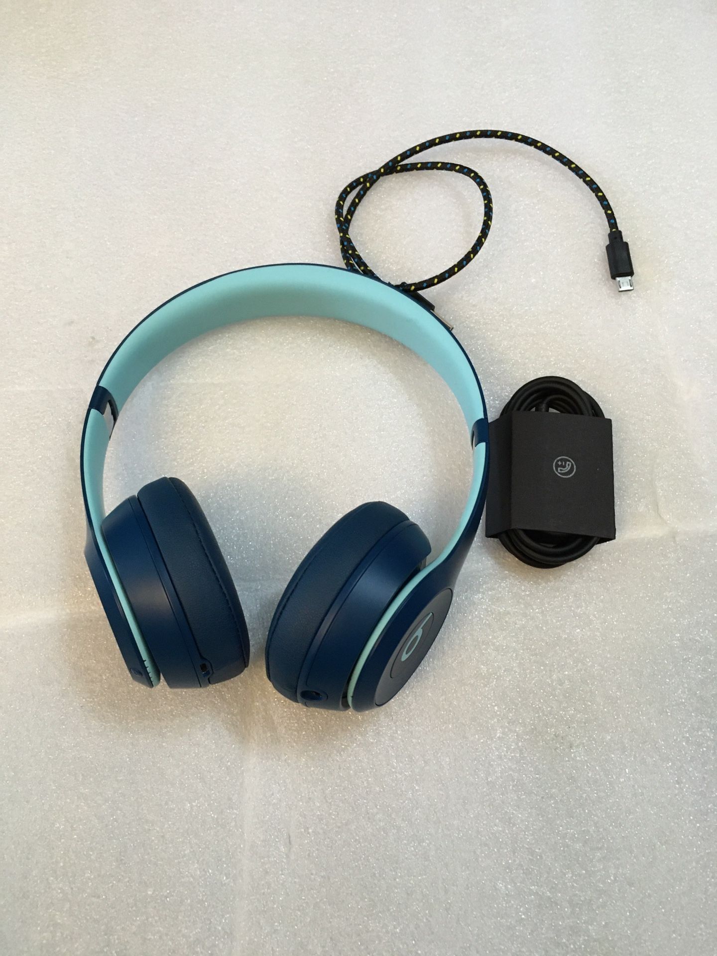 Beats by Dre - Beats Solo3 Wireless On-Ear Headphones - Blue / green - A1796.   In used good condition . Tested and working perfect .  Comes with Aux 