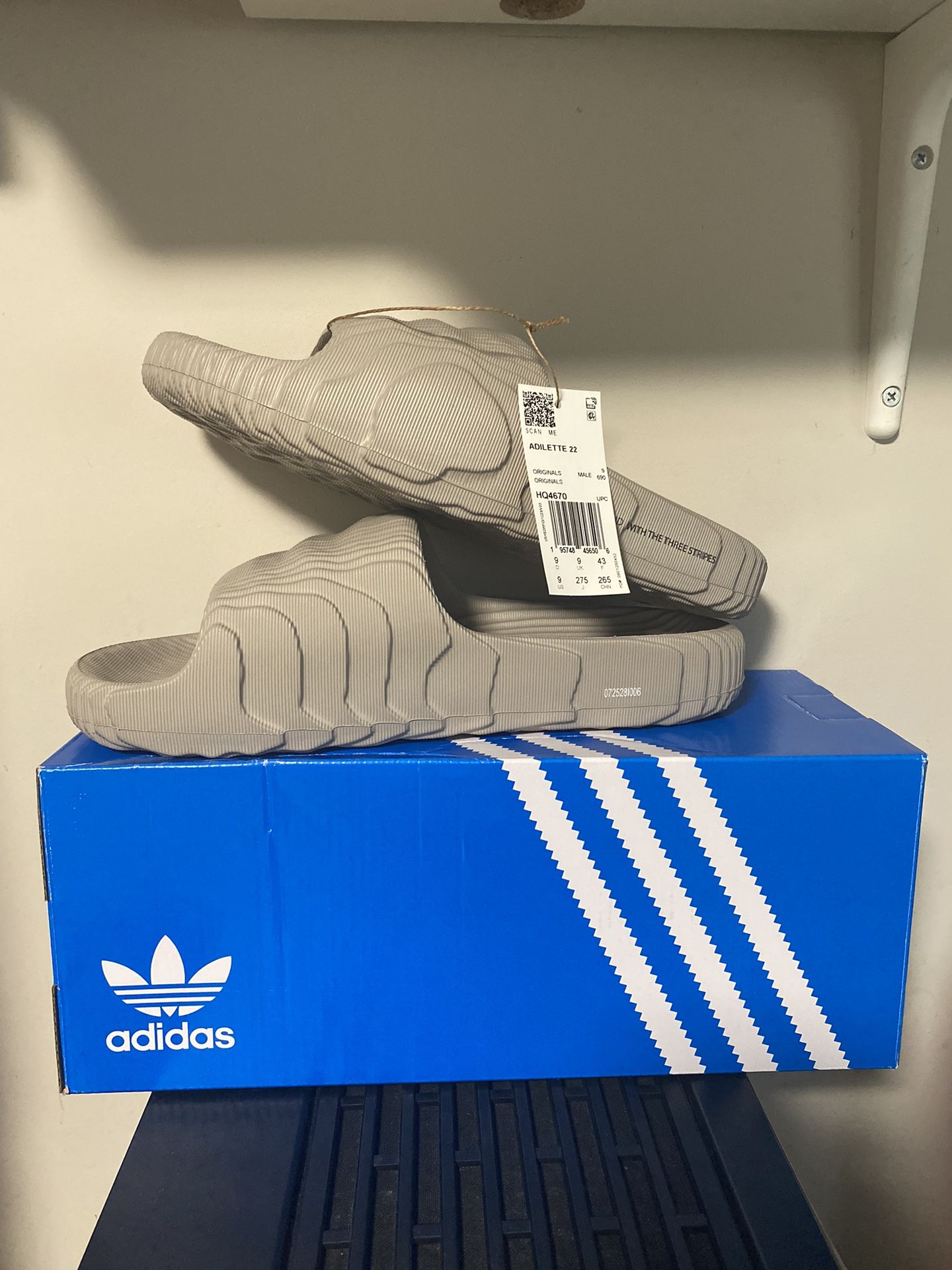 Adidas Adilette 22 Men’s Size 9 Slides Sandals Core Light Brown HQ4670 NEW