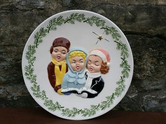 Retro vintage Christmas carolers plate