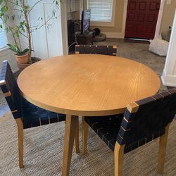Round Table + 4 Table Set
