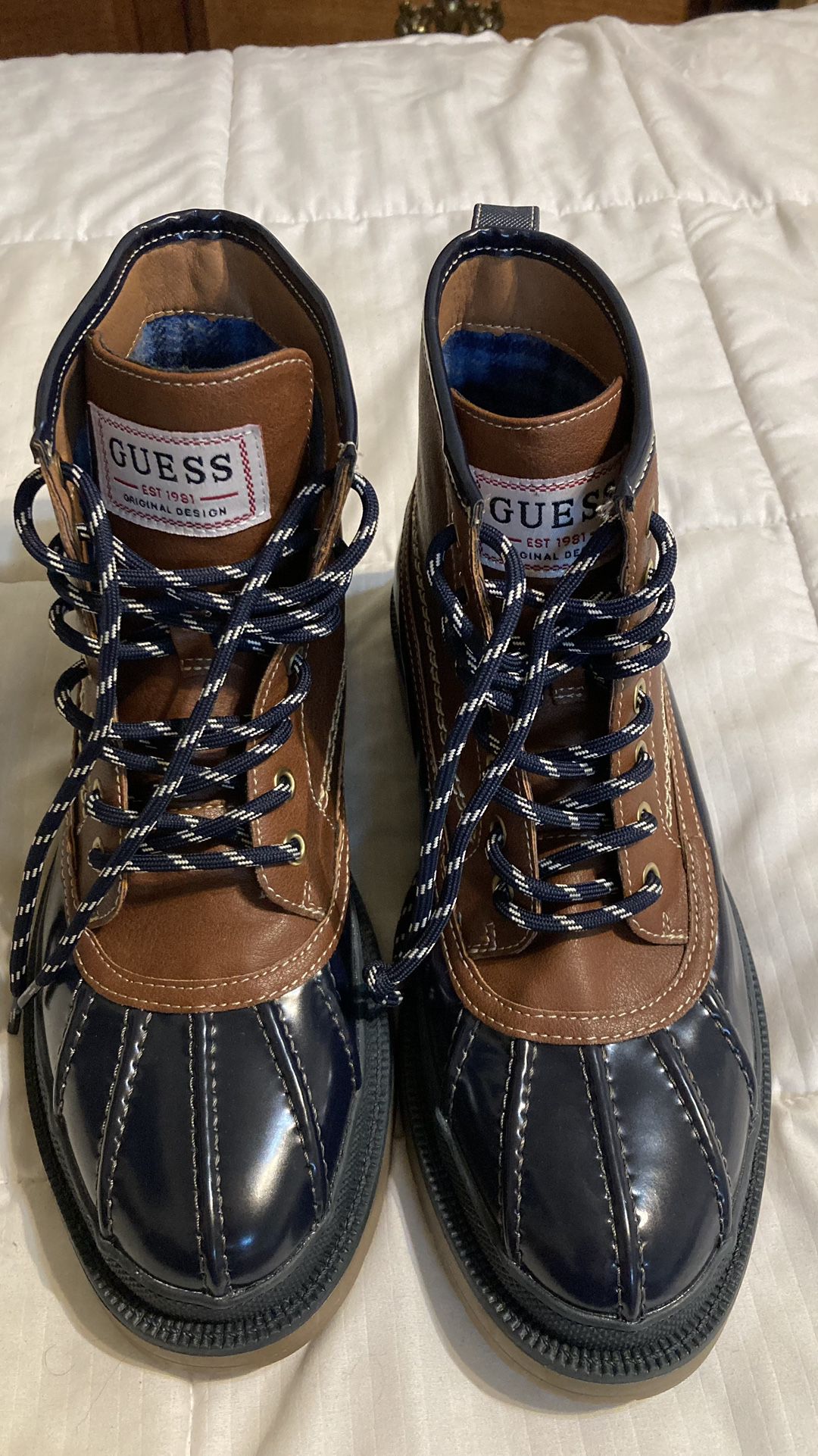 GUESS MAN HIKING BOOTS 