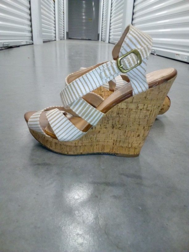 NEW!
Z-Marianne Chinese Laundry Cork Wedge/Heels
SZ 8.5