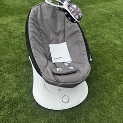 4 Moms Swing
